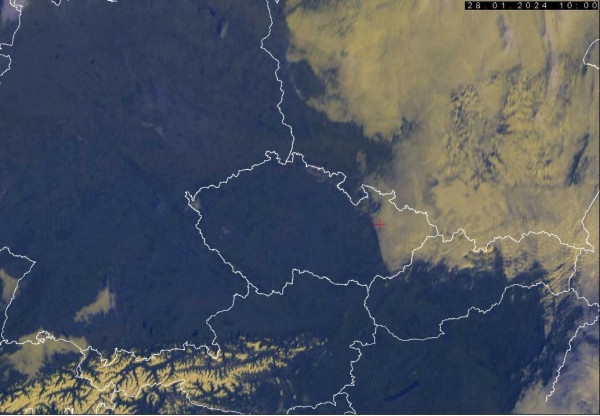 realita - temná obloha plná nízké neprostupné oblačnosti